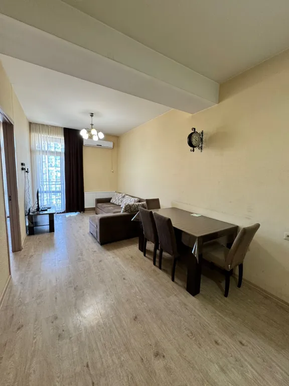 Трехкомнатная квартира у пл. Саакадзе