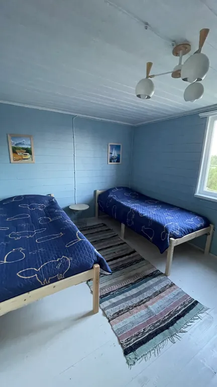 Загородный дом у красивого озера