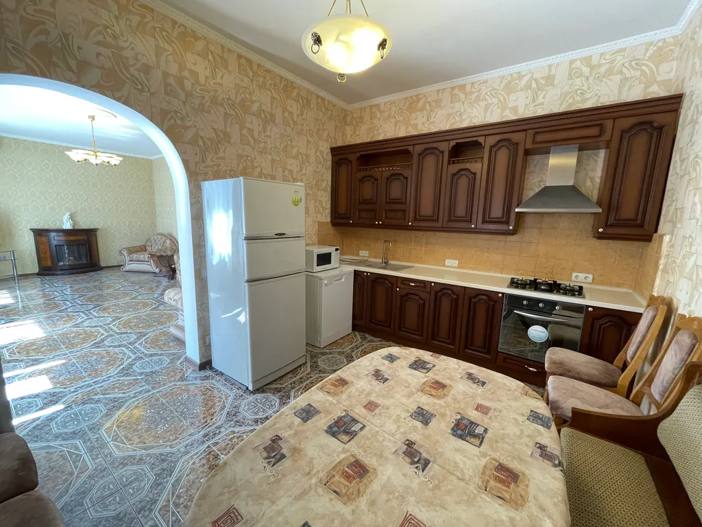 Шикарный коттедж с бассейном