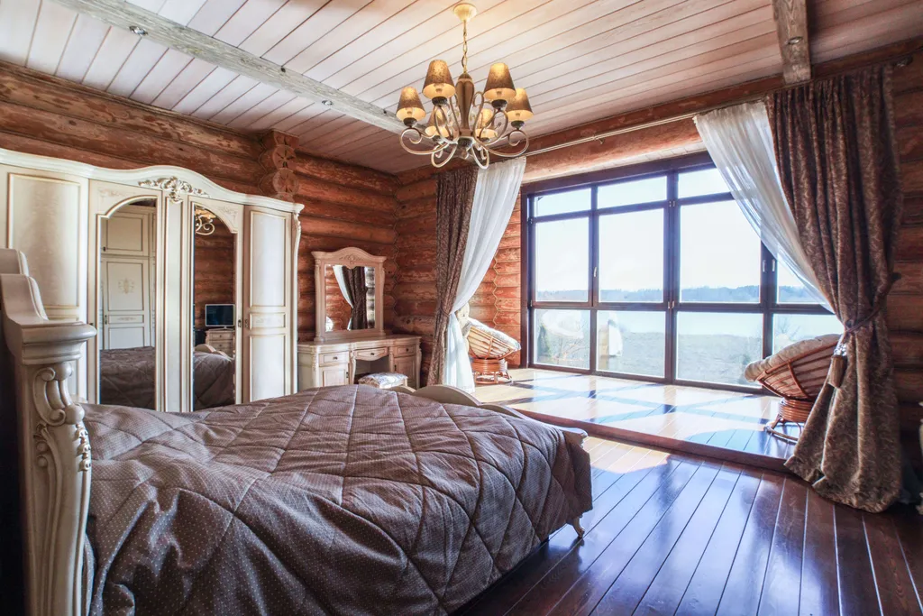 Шале с бассейном и видом на озеро