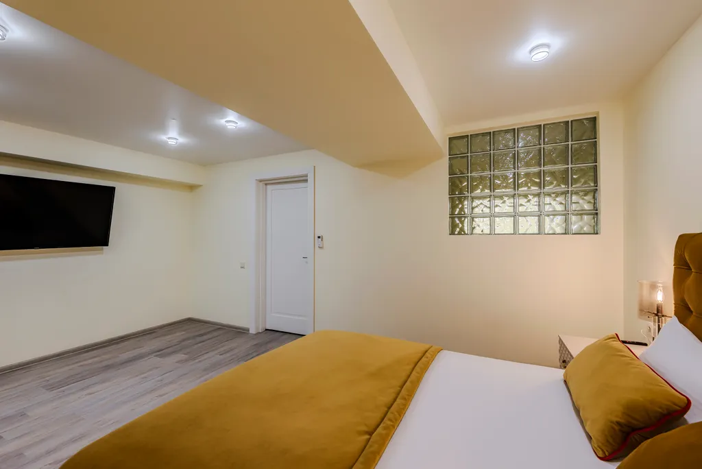 Двухэтажный апартамент с круглогодичным бассейном и залом