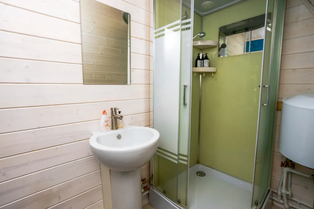 Уютный домик в нацпарке для 2-4 человек в лесу на берегу реки Пра