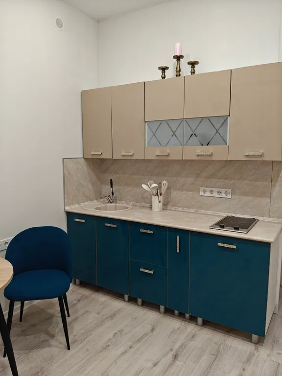 Студия для двоих с видом на аллею