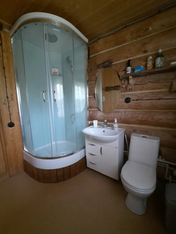 Гостевой дом в яблоневом саду из бревен Карельской сосны