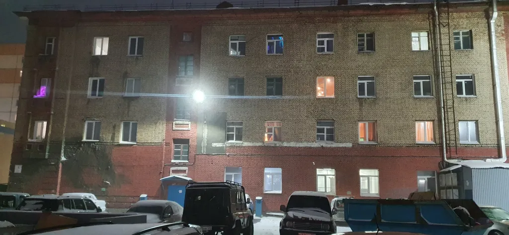 Сталинка во дворе головного офиса норникеля