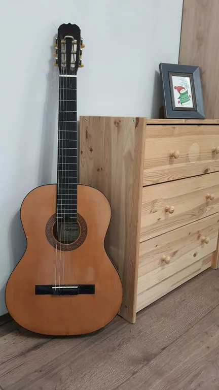 Домик под соснами