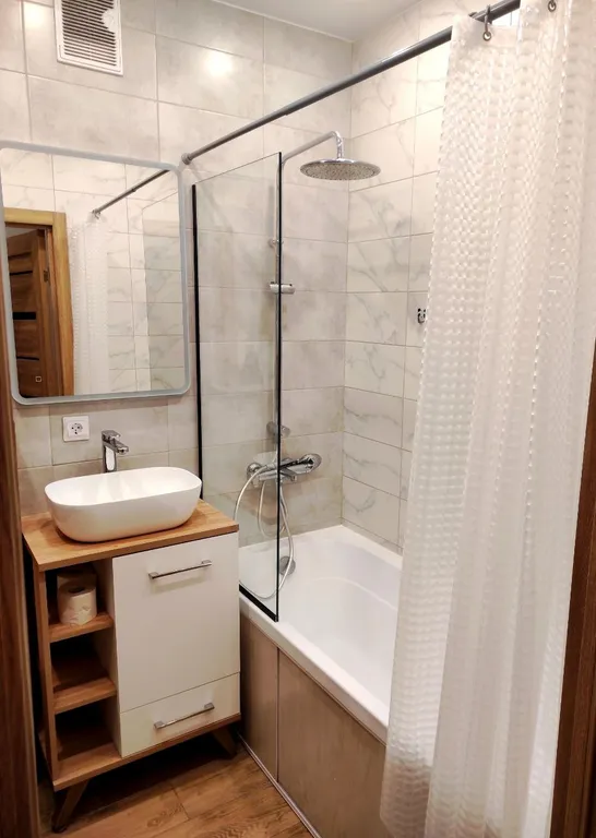 Счастливая матрешка маленькая Италия в центре города