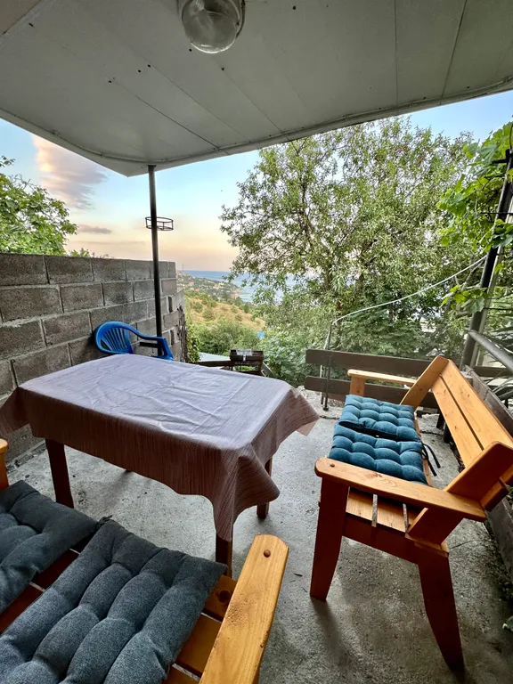 Уютный дом с видом на море и горы