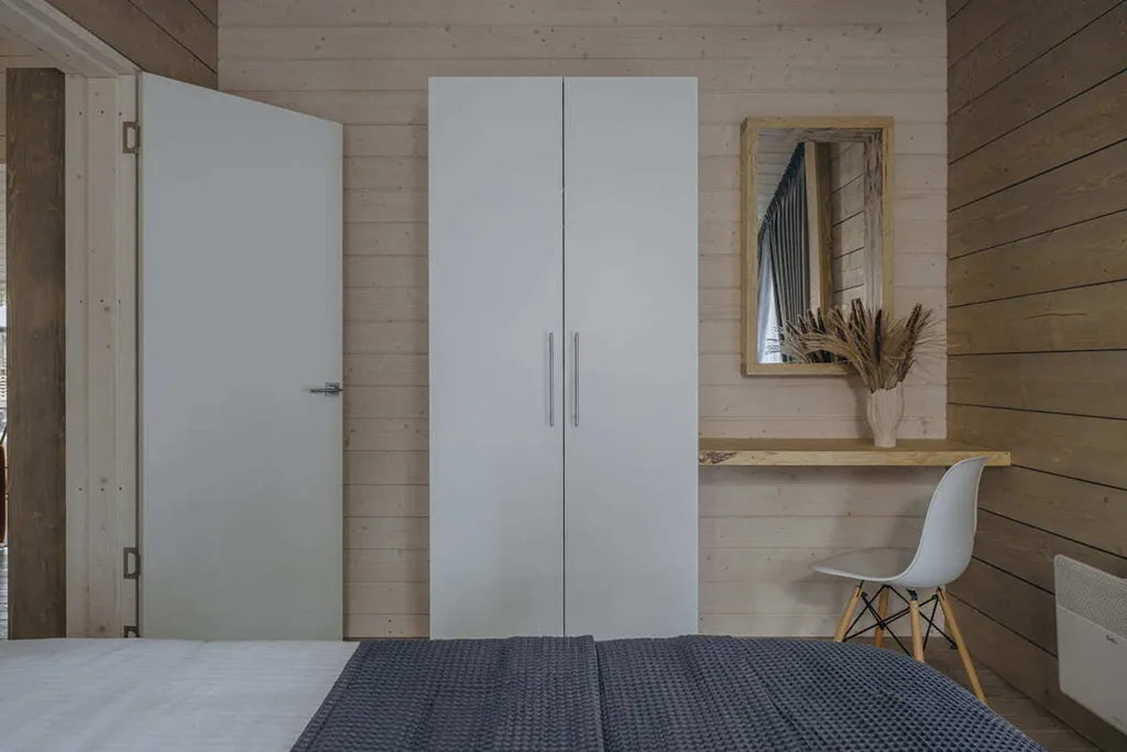 Дом 90m2 — чан, кухня, панорамный вид на лес