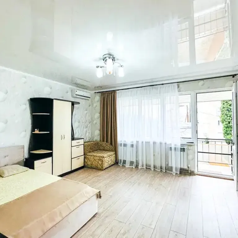 Этаж дома в центре с видом на море и горы