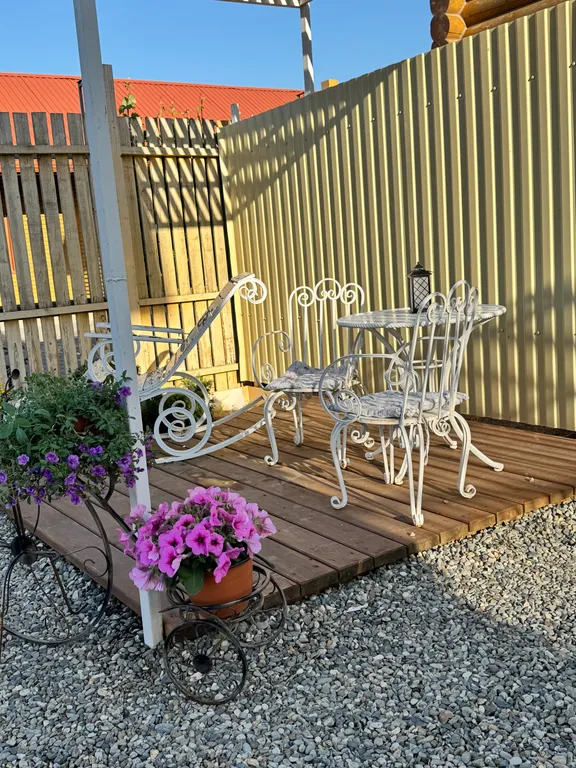 Дом с отдельным въездом и двором