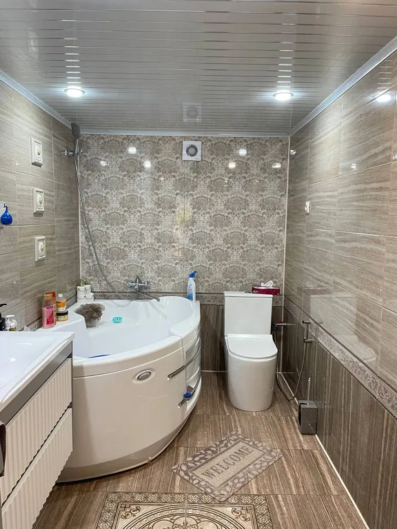 Комната с диваном