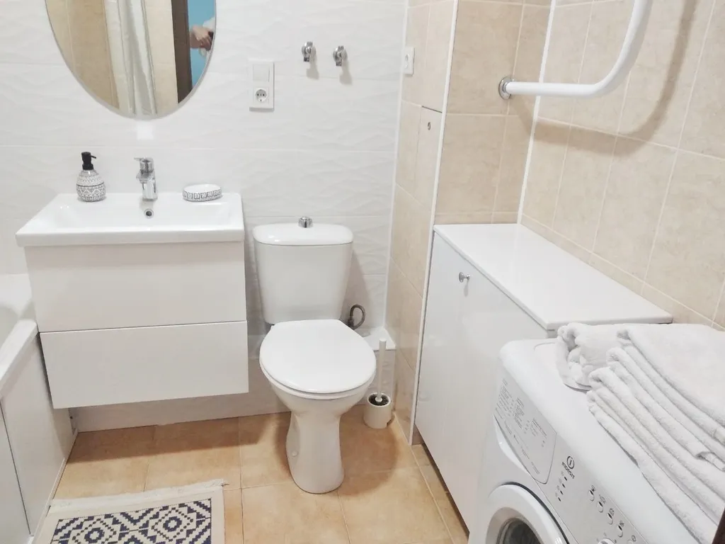 У метро рядом с центром