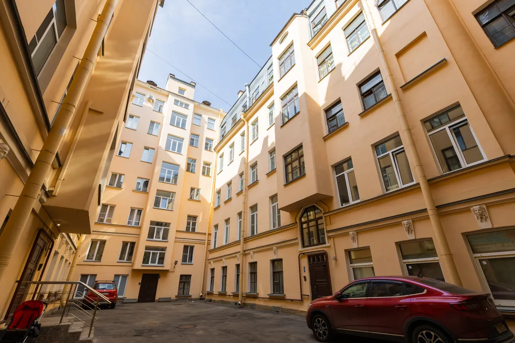 Квартира Квартира Атмосферная мансарда в историческом центре с видом на крыши — Санкт-Петербург