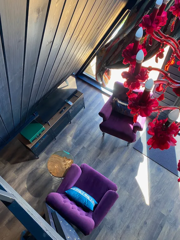 Smaland Musta House на берегу реки