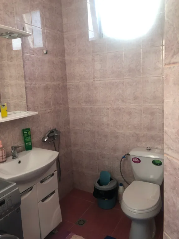 Дом в горах, около леса