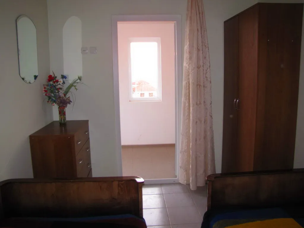 Квартира Квартира 3-х комнатный номер стандарт до 6-ти человек — Любимовка