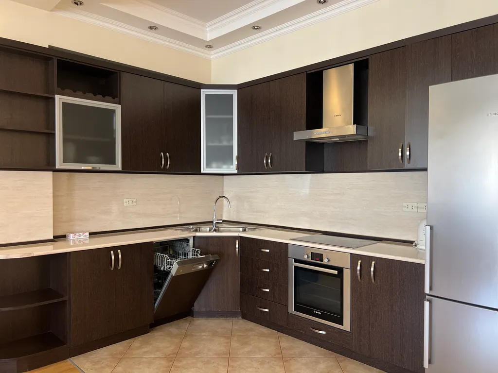 Семейные апартаменты с видом на город в центре