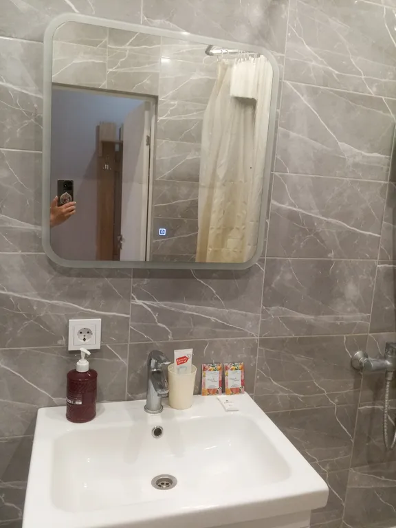 Студия с видом на горы и новороссийский порт