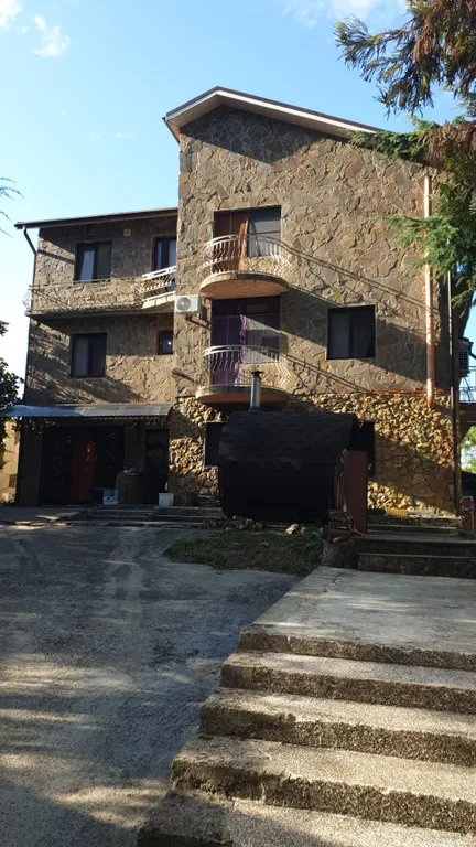 Дом-замок на море