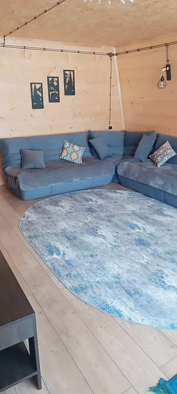 Таунхаус у озера с видом на горы