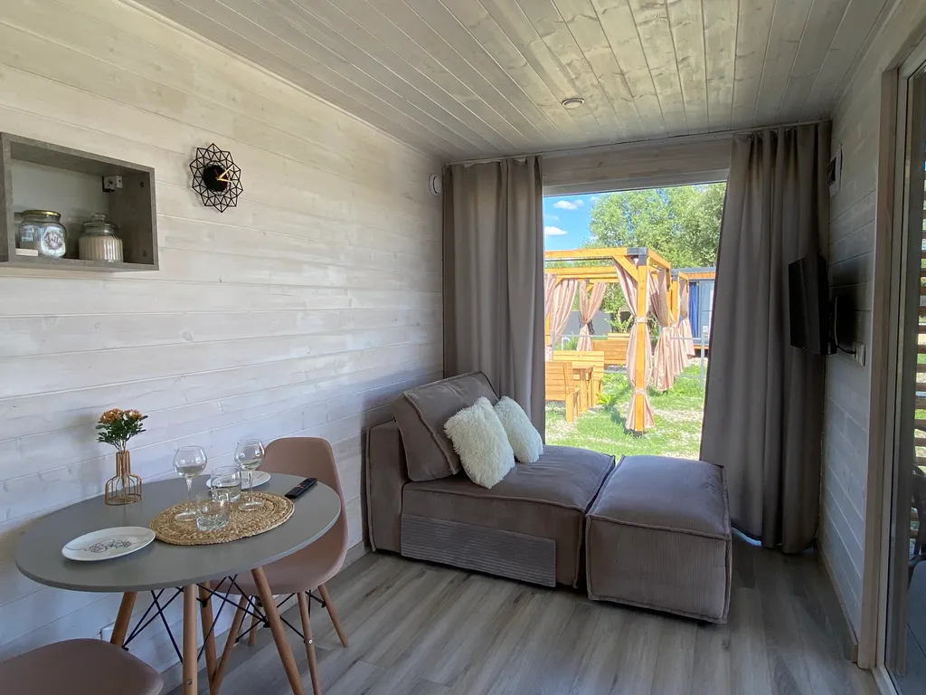 Домик в долине терм с видом на горы