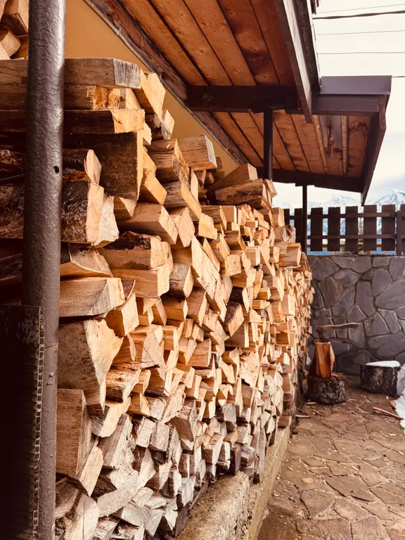 Уютный двухкомнатный номер с видом на горы