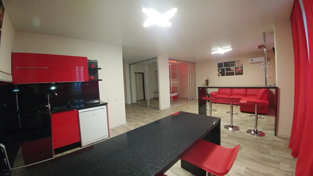 Очень необычная и просторная квартира-студия в центре