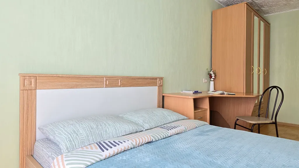 2-комнатная квартира с двумя кроватями и диваном