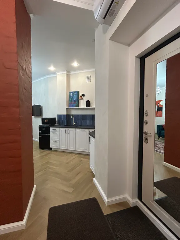 Уникальная видовая 2-комнатная студия в историческом центре