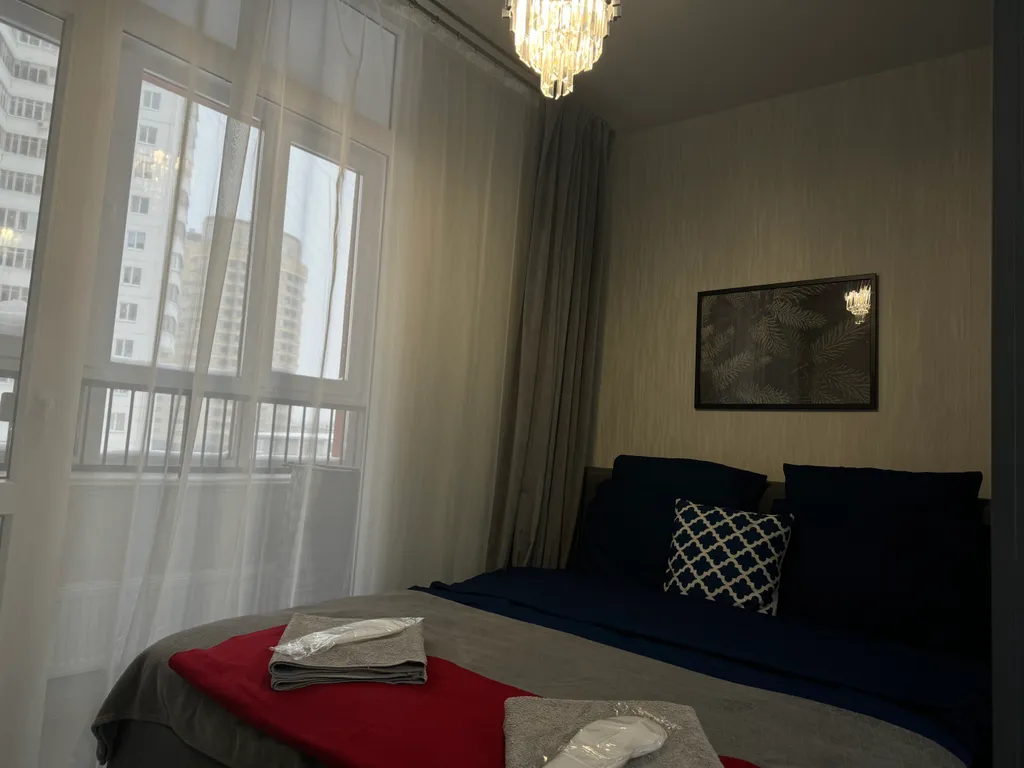 Студия с камином у парка