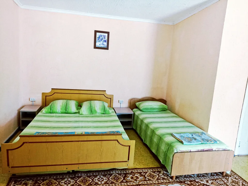 Коттедж Домик со своей беседкой около бассейна — Севастополь