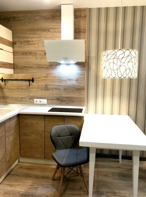 Студия возле ТЦ Изумрудный город