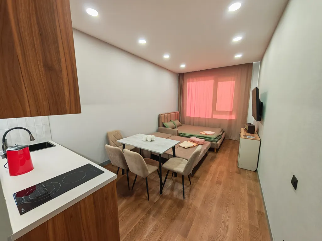 Современная студия в самом центре города с видом на море, бизнес класс