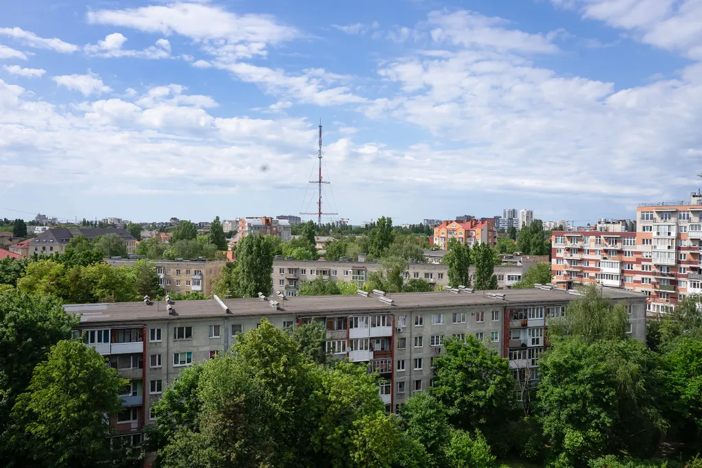 Квартира Квартира Уютная студия Серая с панорамными окнами и балконом в центре — Калининград