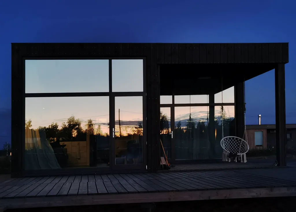 Уютный дом с панорамными окнами