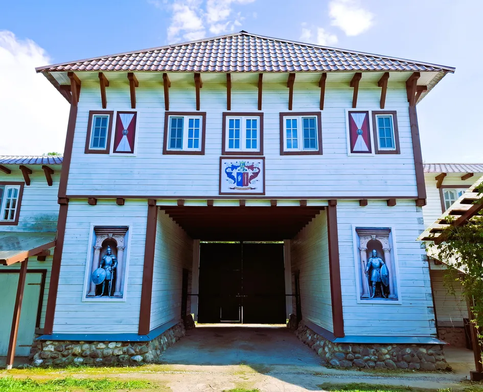 Дом-замок для большой компании