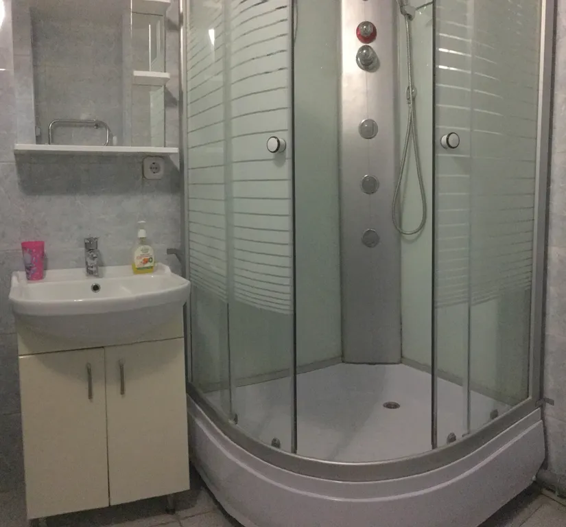 Апартамент с видом на бульвар, храм