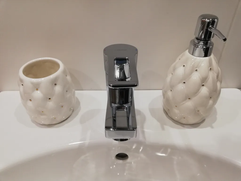 Люкс с панорамным окном и электрокамином