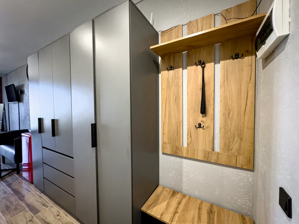 Брутальная студия в стиле лофт, панорамный вид