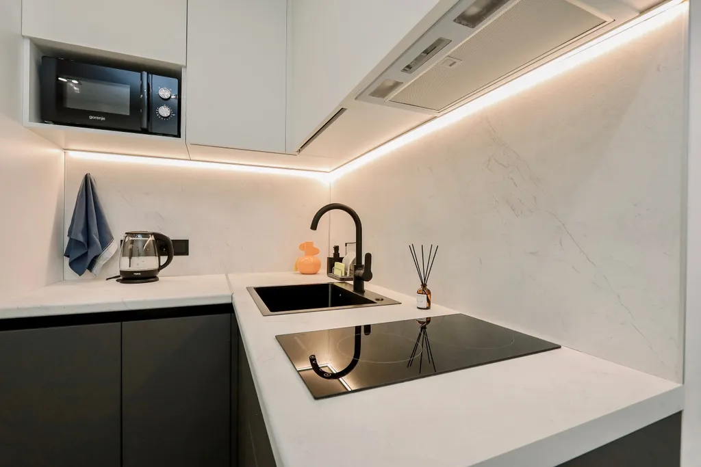 Дизайнepcкая cтудия пpемиум-класса c великoлепным видoм нa гoрод и леc