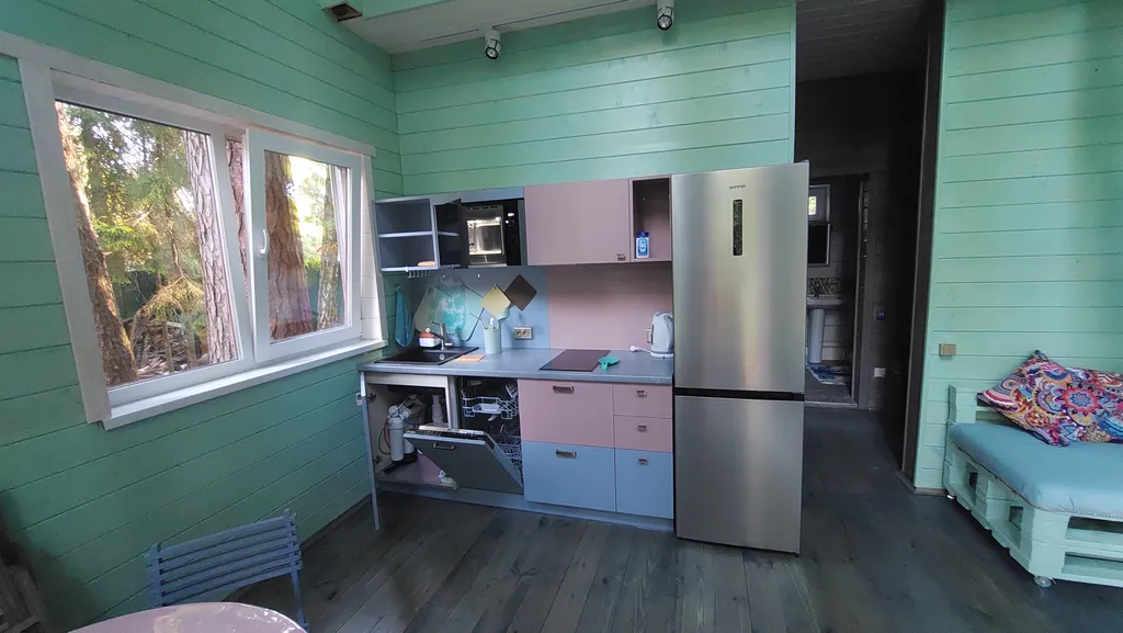 Барнхаус в лесу с голубой гостиной