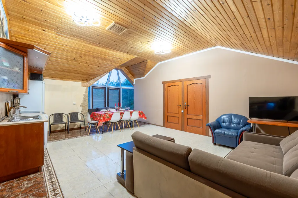 Уютный гостевой домик с жаркой баней и большой беседкой с мангалом