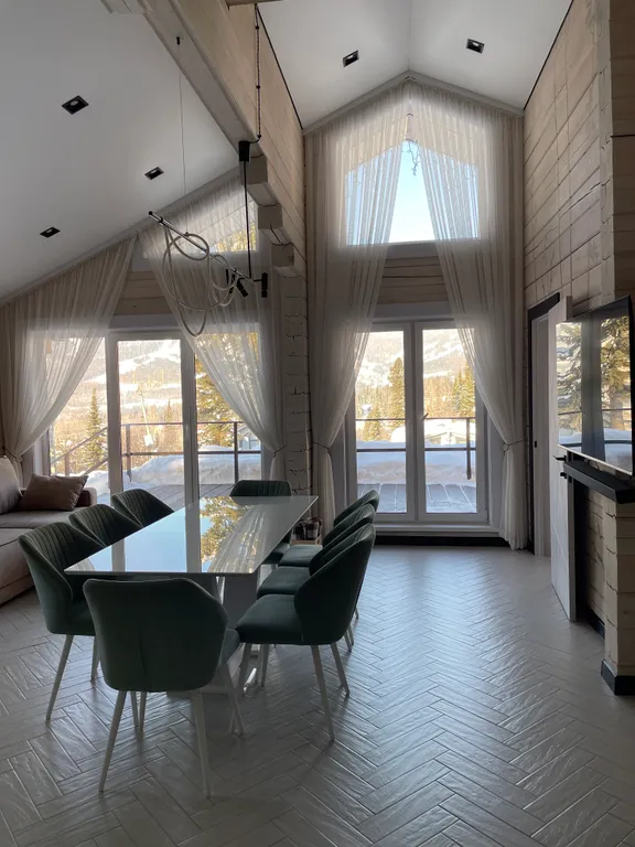 Новый гостевой дом Mountain harbor с видом на горы