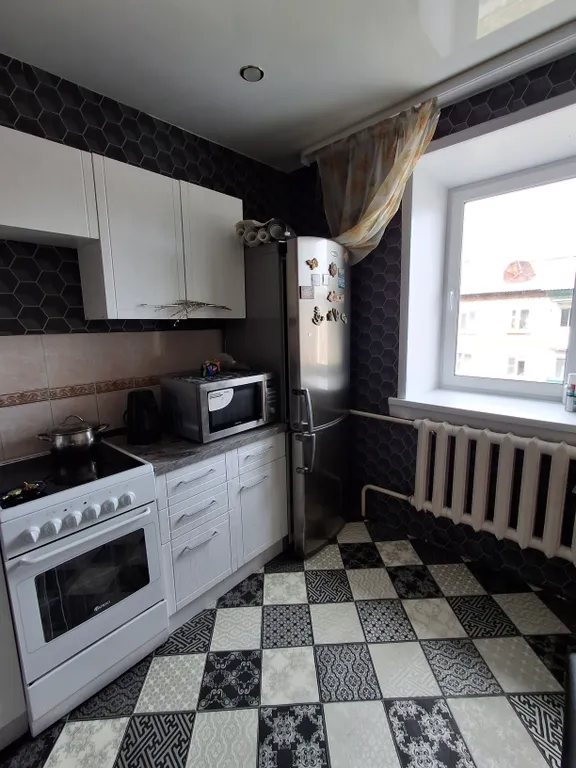 Уютная просторная квартира в центре города с видом на озеро и горы