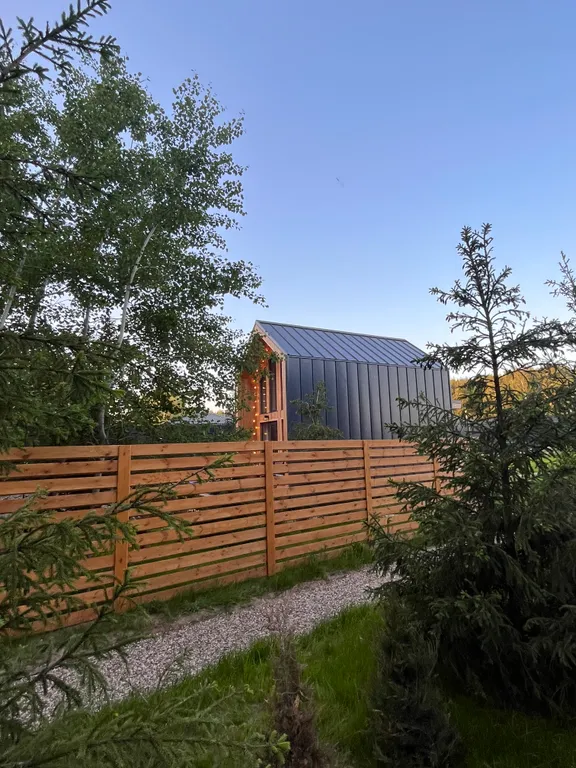 Дом с купелью на берегу реки