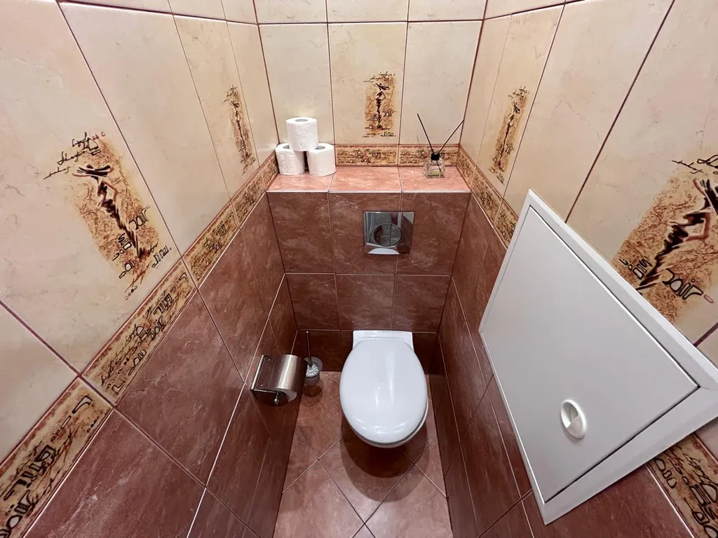 Современная трехкомнатная квартира с большой кухней