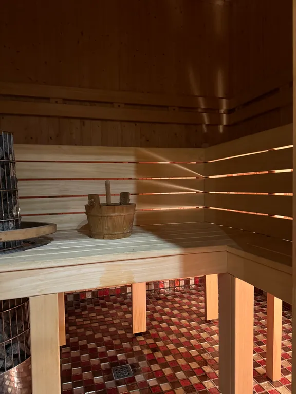 Просторный дом в шаговой доступности от Монрепо с сауной