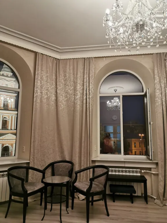 Солнечная комната в квартире в центре города