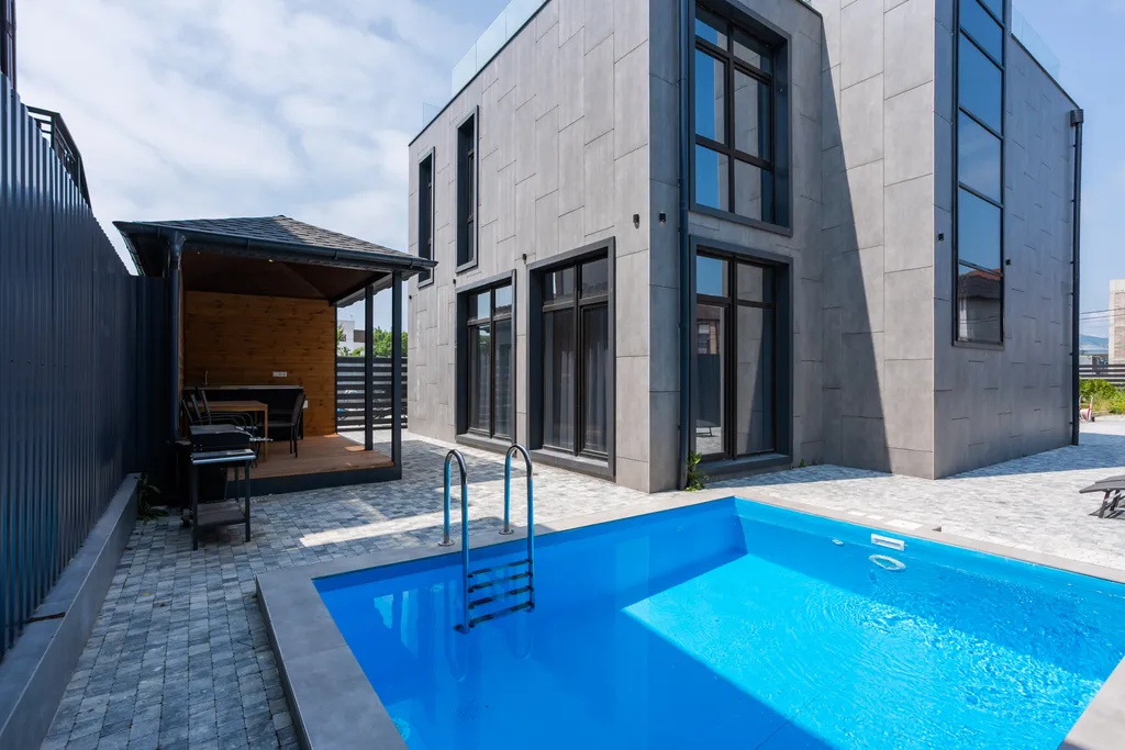 Большой коттедж